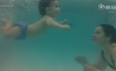 小嬰兒水下潛泳萌哭網友 國外網站點擊2000萬的視頻