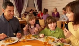 一家人常在一起吃飯對孩子有3大好處