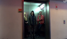 超能力男子坐電梯!這樣的電梯惡作劇也是醉了...