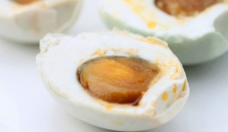 教你自製鹹鴨蛋，味美還流油