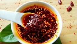 媽媽做辣椒油有一個小竅門，麻辣誘人，拌冷盤或面吃味道超級棒